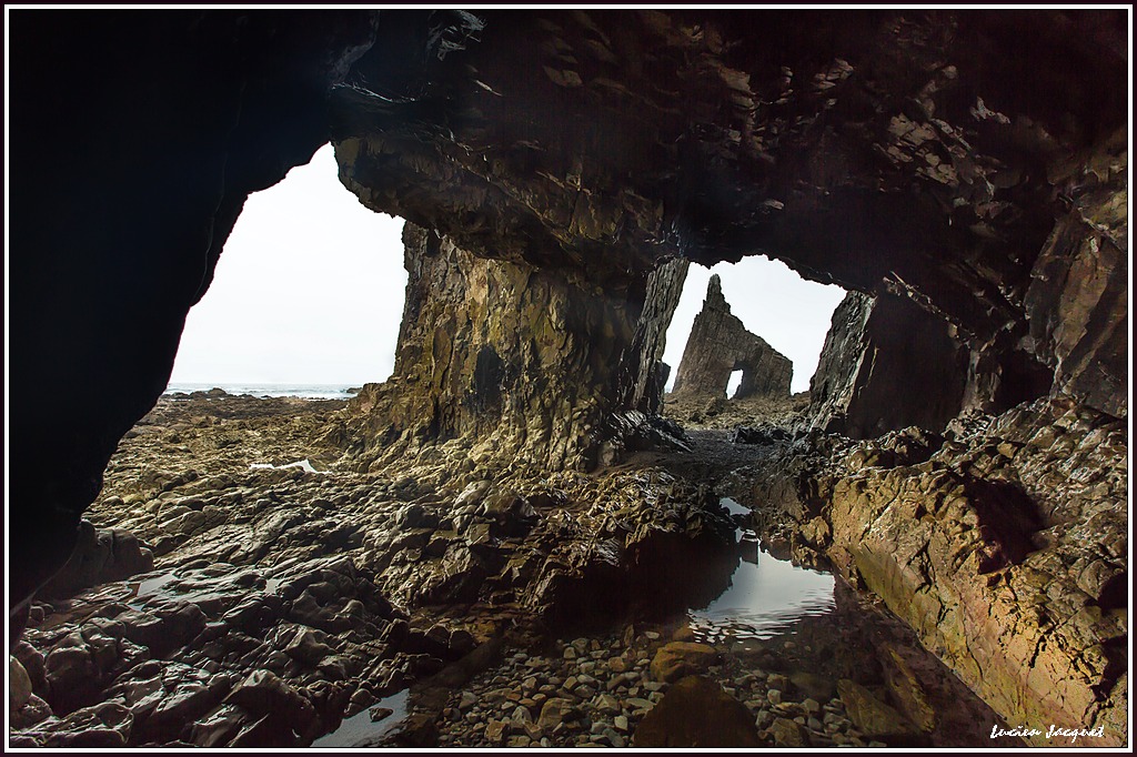 las cuevas de la playa de Campiecho, asturies